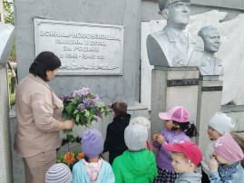 Что такое День Победы? Это гордость всей страны! Это мир над головою! Это значит - нет войны! Да будет мир! И нет войне! Слава героям нашей стране! Что такое День Победы? Это гордость всей страны! Это мир над головою! Это значит - нет войны! Да будет мир! И нет войне! Слава героям нашей стране!.